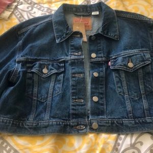 Crop Levi’s jacket